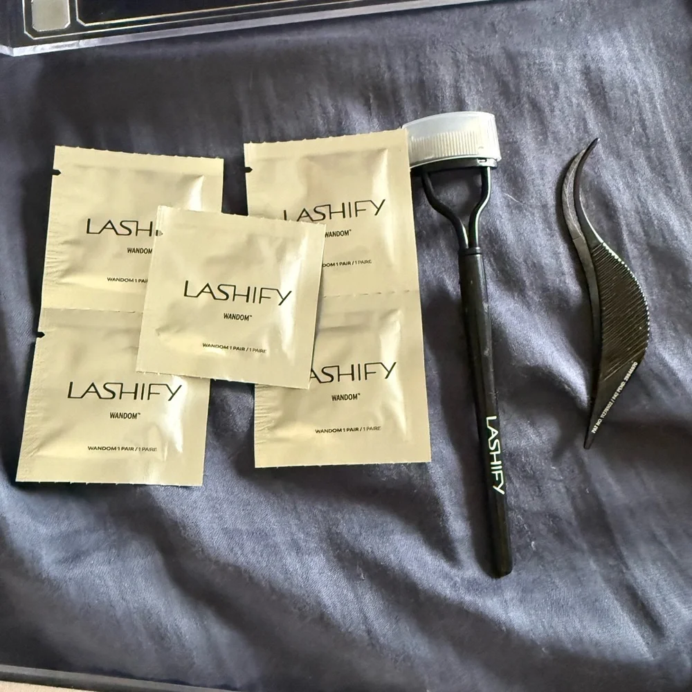 Lashify kit! - Picture 4 of 12